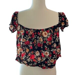 Solemio Los Angeles Women’s Black Floral Print Crop Top, size L.​​